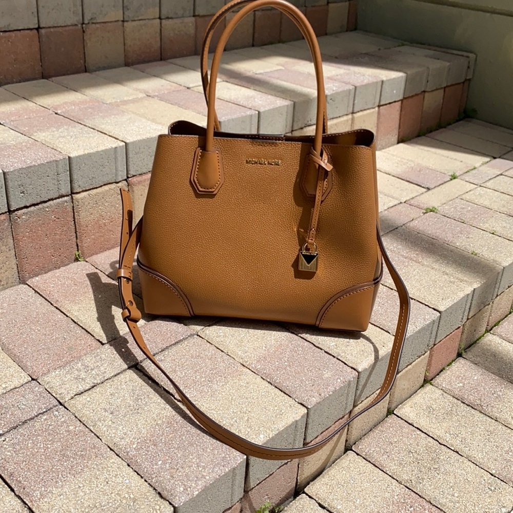 Like new Michael Kors handle bag with lock Charm